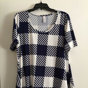 Lularoe Large Perfect Tee